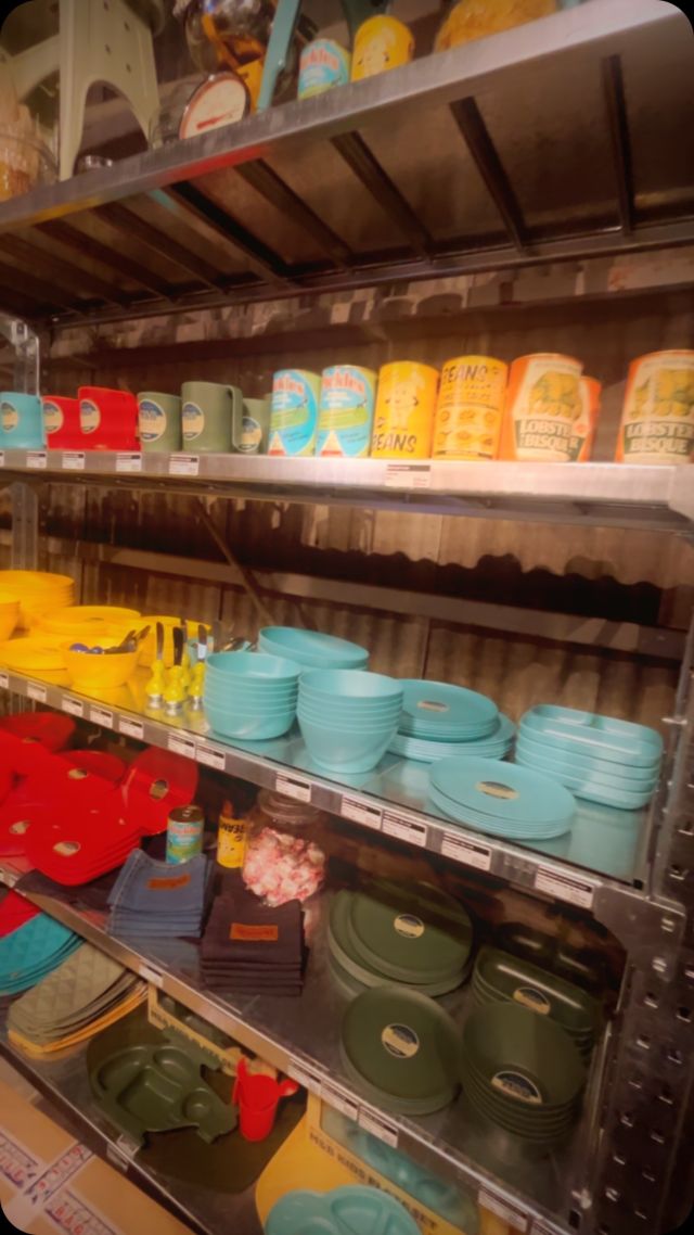 ・
・
4/25 OPEN  Coming soon……≫≫ 

『D-SELECT』DULTON商品取り扱い雑貨店

栗原市・スプリングロード敷地内にオープンします‼️‼️

今日はオープン前に一足早く
キッチン雑貨・食器コーナーをお見せしちゃいます☺️

食器だけでもこの量‼️👀
可愛い色の食器から、ゴールド・シルバーのおしゃれなガラス製の食器まで、い〜っぱい！！

見ているだけでワクワクする店内になっています✨💫

【ガーデンレストラン／SPRING Rd.（スプリングロード）】
■所在地
〒989-5501
宮城県栗原市若柳川北塚ノ根22-2
複合商業施設KWGP内

■各種お問い合わせ
📞0228-24-9821

#スプリングロード#kwgp#dulton #宮城#栗原市#宮城グルメ#栗原市カフェ #宮城カフェ #レストラン#イタリアン#カフェレストラン #雑貨 #岩手県#一関#仙台#隣#キッズスペース#キッズスペース完備